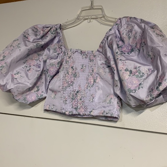 EXPRESS PURPLE FLORAL RUCHED PUFF SLEEVE CROP TOP BLOUSE WOMENS XS - Picture 6 of 10